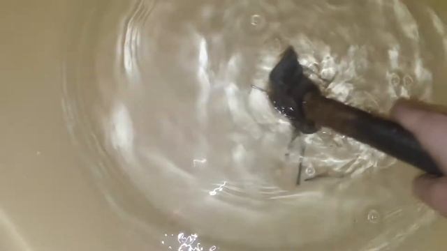 пытаюсь забить гвозди в воду, не получается смотреть онлайн