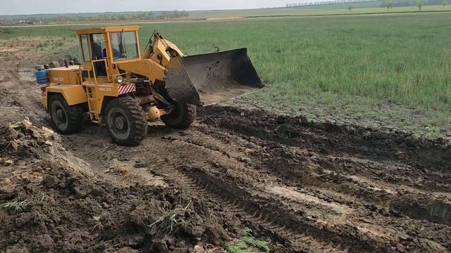 UNK 320 , фронтальный погрузчик. смотреть онлайн
