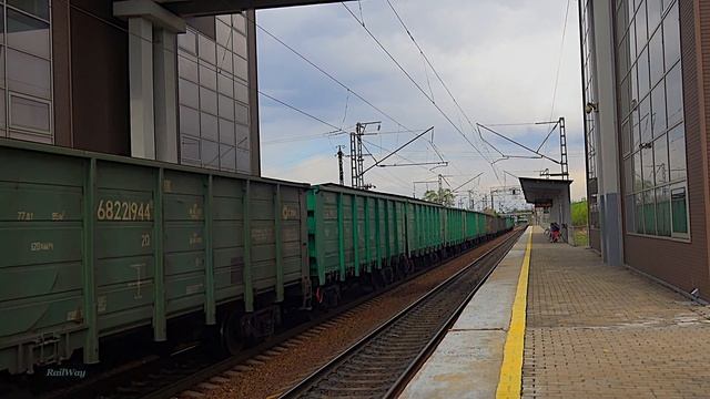 Railway. E-Locomotive 3ES5K "Ermak" with Mixed Freight Train / Электровоз 3ЭС5К Ермак с грузовым смотреть онлайн