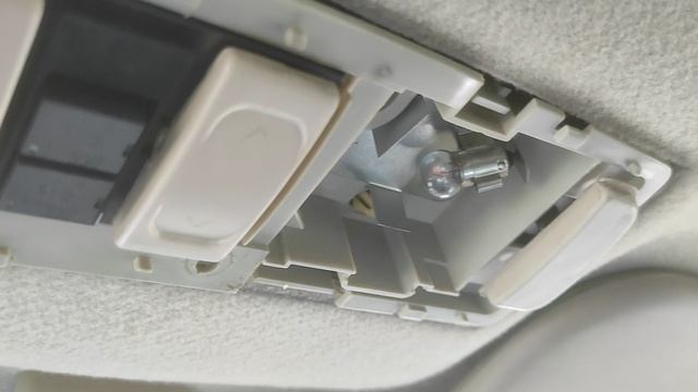 Замена ламп в салоне на BYD F3 смотреть онлайн