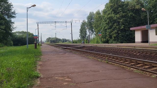 [4K] Прибытие электропоезда ЭР9Т-685 (Минск - Осиповичи) на о.п. Вендеж смотреть онлайн