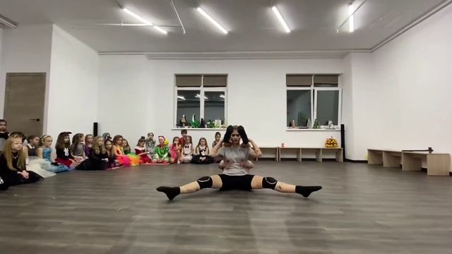 contemporary performance "zombie" by Lili Nikolayeva & Veronica Mahlay смотреть онлайн