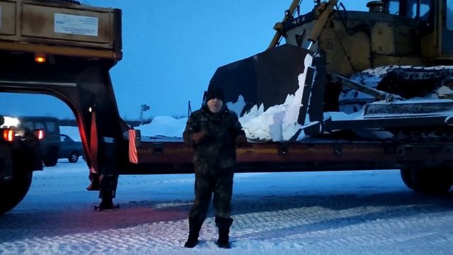 Перевозка бульдозера Б10МБ на небольшое расстояние. Камаз 65221. Катаюсь на трале пассажиром.