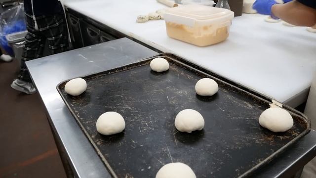 信じられない100円パン！早朝から女性パン職人が奮闘するパン屋「京都伊三郎製ぱん」のルーティン смотреть онлайн