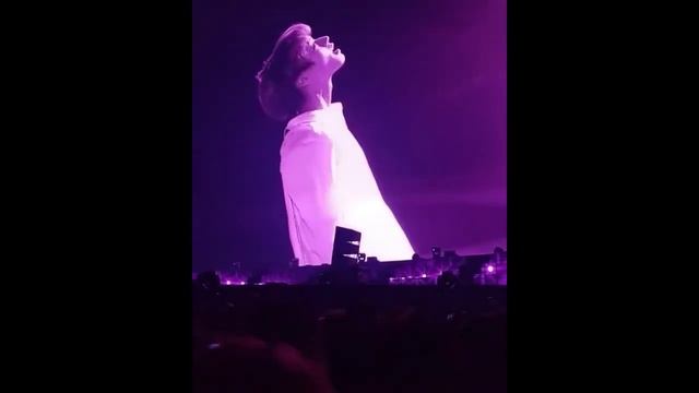 박지훈 Park Jihoon Show His ABS For The First Time In WANNA ONE (워너원) Therefore Concert