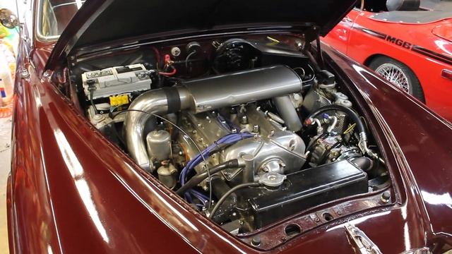 1967 Jaguar 420 Engine Cold Start смотреть онлайн