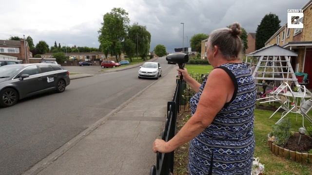 Grandmother Uses Hairdryer As Speed Gun смотреть онлайн