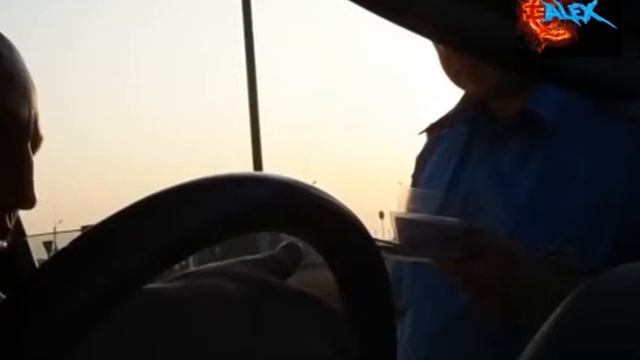 Смешное видео с Гаишником. Тупой и ещё тупее