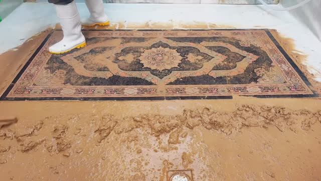 Чистка очень грязного персидского ковра. ASMR чистка смотреть онлайн