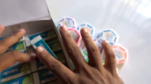 Doms Neon Eraser Vs Apsara Non Dust Eraser смотреть онлайн