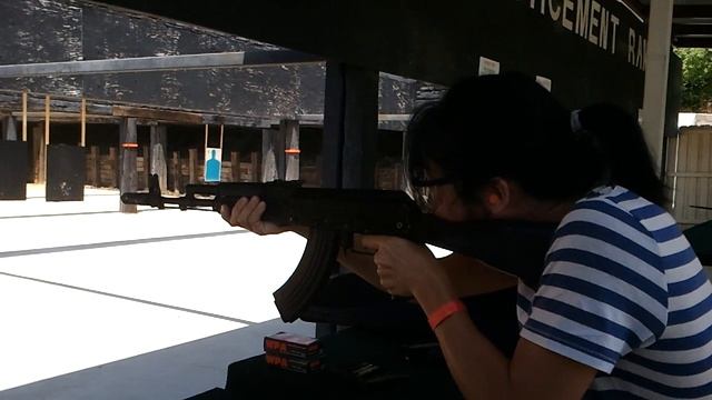 Tony shooting an AK-103 смотреть онлайн