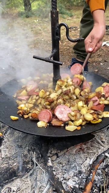 Fried Potatoes + Sausage смотреть онлайн