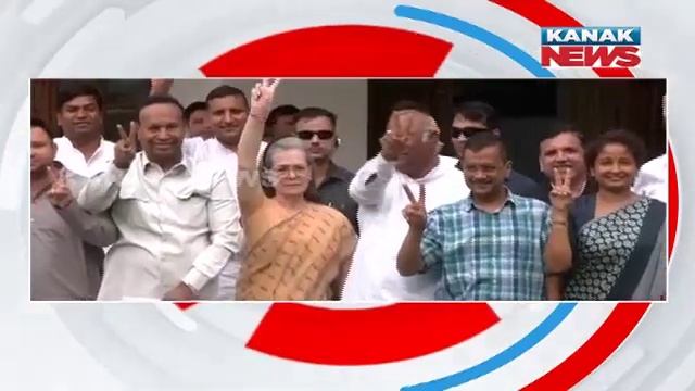 Reporter Live: Malliakarjun Kharge Holds Pressmeet | Says INDIA Will Win At Least 295 Seats смотреть онлайн