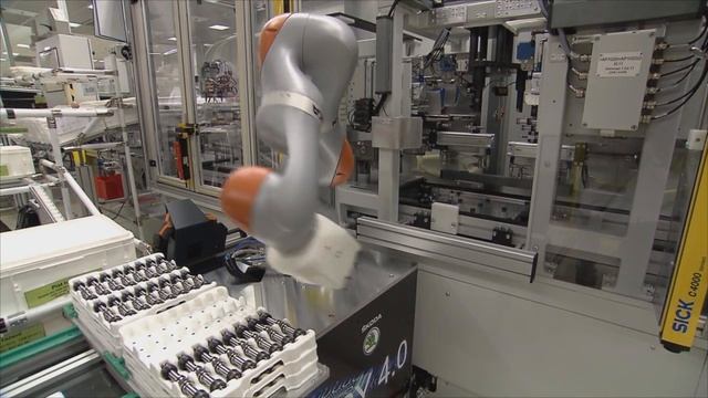 ŠKODA TECHNICAL: New lightweight robots for DQ 200 gearbox смотреть онлайн