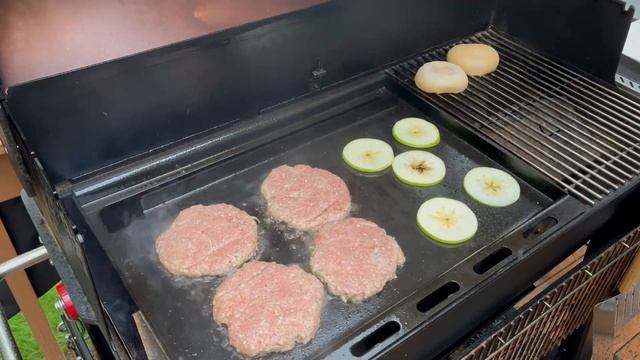 Can The Weber SearWood Xl Do SmashBurgers?