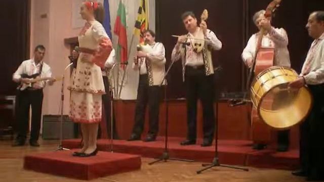 Виктория Миткова и орк.Граовска младост - Рано ми е море слънце огреяло смотреть онлайн