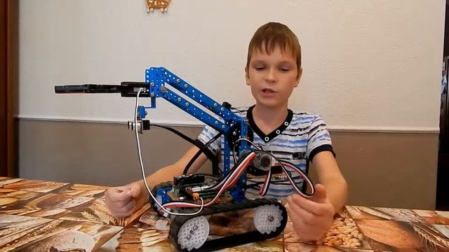 Робототехника. Makeblock Ultimate 2.0. Танк с роборукой