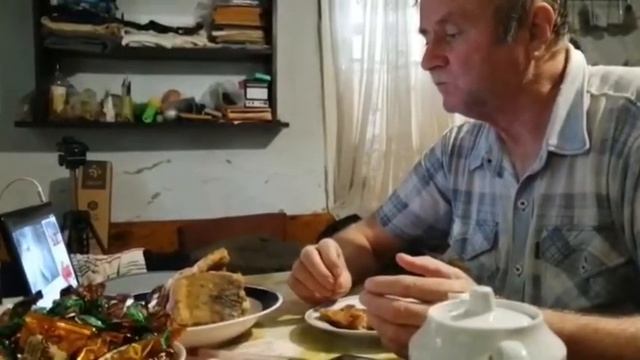 (#327) 10.10.21 Деревня/Изба/Вкусная жареная горбуша/Приятный ужин/(часть4).