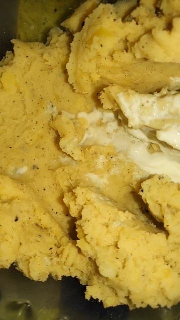 Creamy Mash Potatoes With Drumsticks/ #mashpotato #chicken #shorts #short #cooking #viralvideo