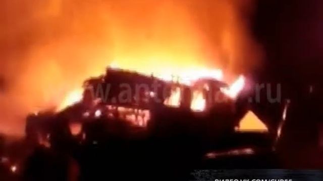 В Ленинском округе сгорел жилой дом смотреть онлайн