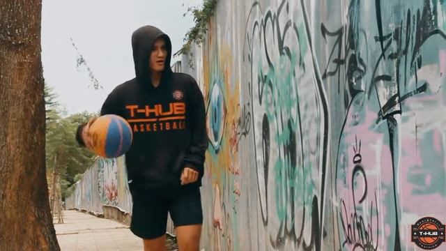 Ball and Skateboard. смотреть онлайн