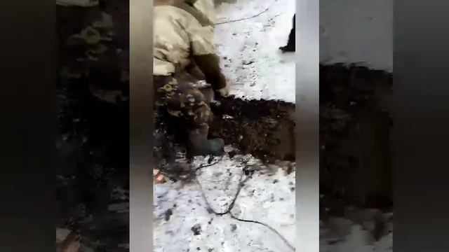 Монтаж винтовых свай для мест конструкции в асфальте. смотреть онлайн