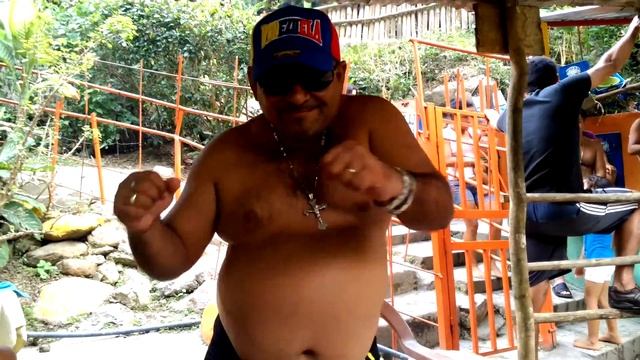 muñeco porfiao jajajaja al bailar смотреть онлайн