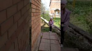 Девочки бьют нас до крови