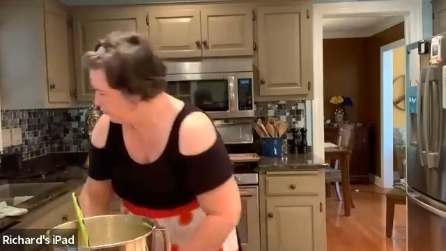 Nicole Bakes    French Macarons August 2020