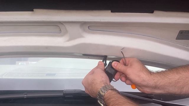 Audi A4 Windshield Washer Nozzle Replacement смотреть онлайн