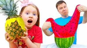 Милана шутит над папой и играет со слаймами