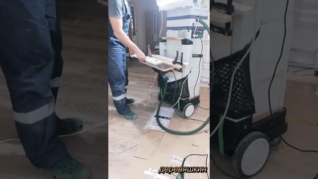 Кухня вокруг окна