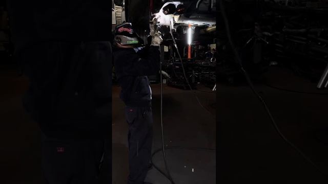 Installing Carbon Fiber quad exhaust tips onto a LCI G30 530i (2023) смотреть онлайн
