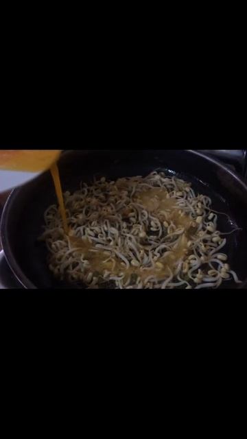 Breakfast. Beans sprouts with egg. Easy to cook. Simple dish and healthy. #simpledish смотреть онлайн