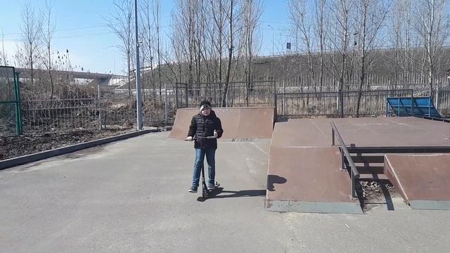 как я катаюсь на сомакате в скейт парке ?