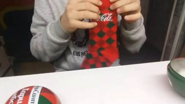Обзор на подарки от Coca Cola^ смотреть онлайн