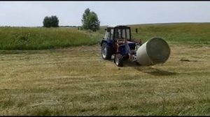 Погрузчик Metal-Fach- 219 в деле. Погрузка рулонов сена-соломы!