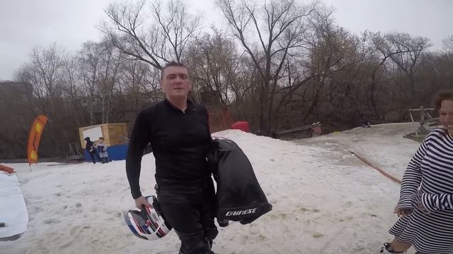 Самый дорогой костюм мотоциклиста на горнолыжном закрытие «Лужа 2016» (ссылки в описании) смотреть онлайн