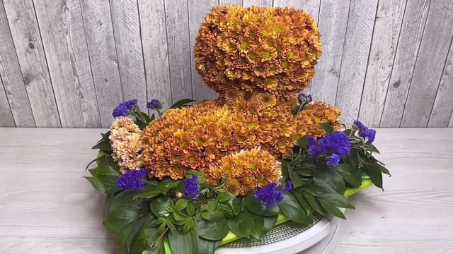 Фигурка мальтипу из живых цветов