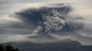 На Камчатке началось извержение вулкана Ключевская сопка