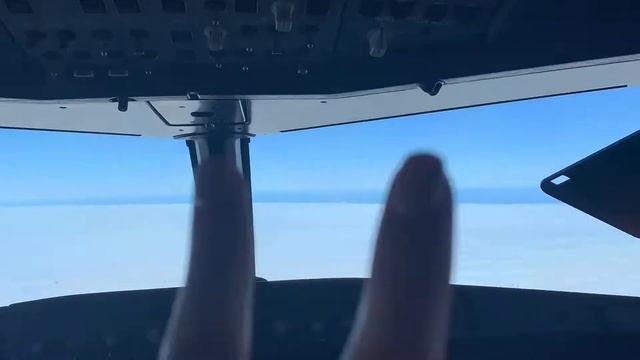 Airbus A 320. Koln to Eindhoven time-lapse. Flight deck view. смотреть онлайн
