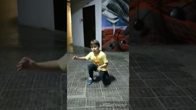 Филипп и Платон. Little dancing twins (hip-hop, popping, break dance). смотреть онлайн