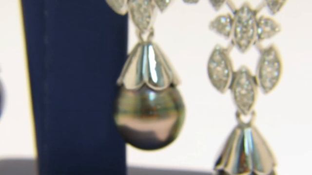 $13500 VIDEO 10MM NATURAL TAHITIAN PEACOCK 4.00ct. DIAMOND DANGLE PEARL EARRINGS смотреть онлайн