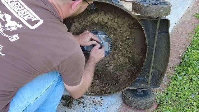 Fixing the “self propelled” on a powersmart 200. смотреть онлайн