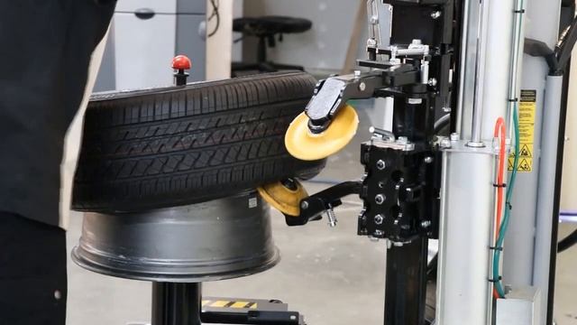 S121 Par Arm Tire Changer Machine | Made in Italy by GIULIANO смотреть онлайн