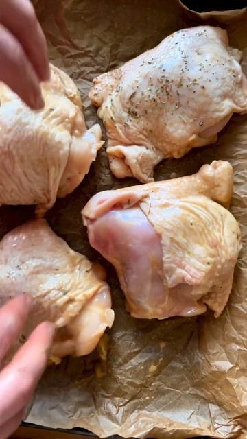 Куриные бедра в медово - сливочном соусе 😋                           Это очень вкусно