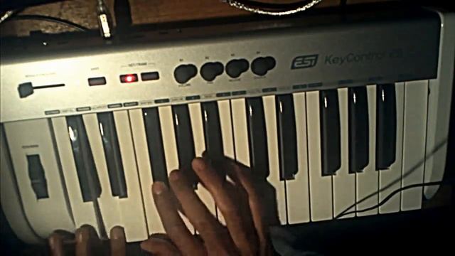The ESI Keycontrol 25XT Controller Keyboard (gospelchops Drums)