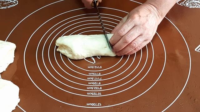 Смажені на сковороді пиріжки з мясом, дріжджеве тісто з содою.