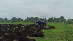 МТЗ 1221 пахота на балоте.