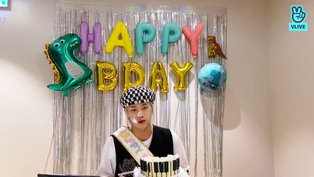 Xdinary Heroes Jungsu Birthday Vlive (ENG SUB / INDO SUB) 220626, Jungsu Birthday Vlive